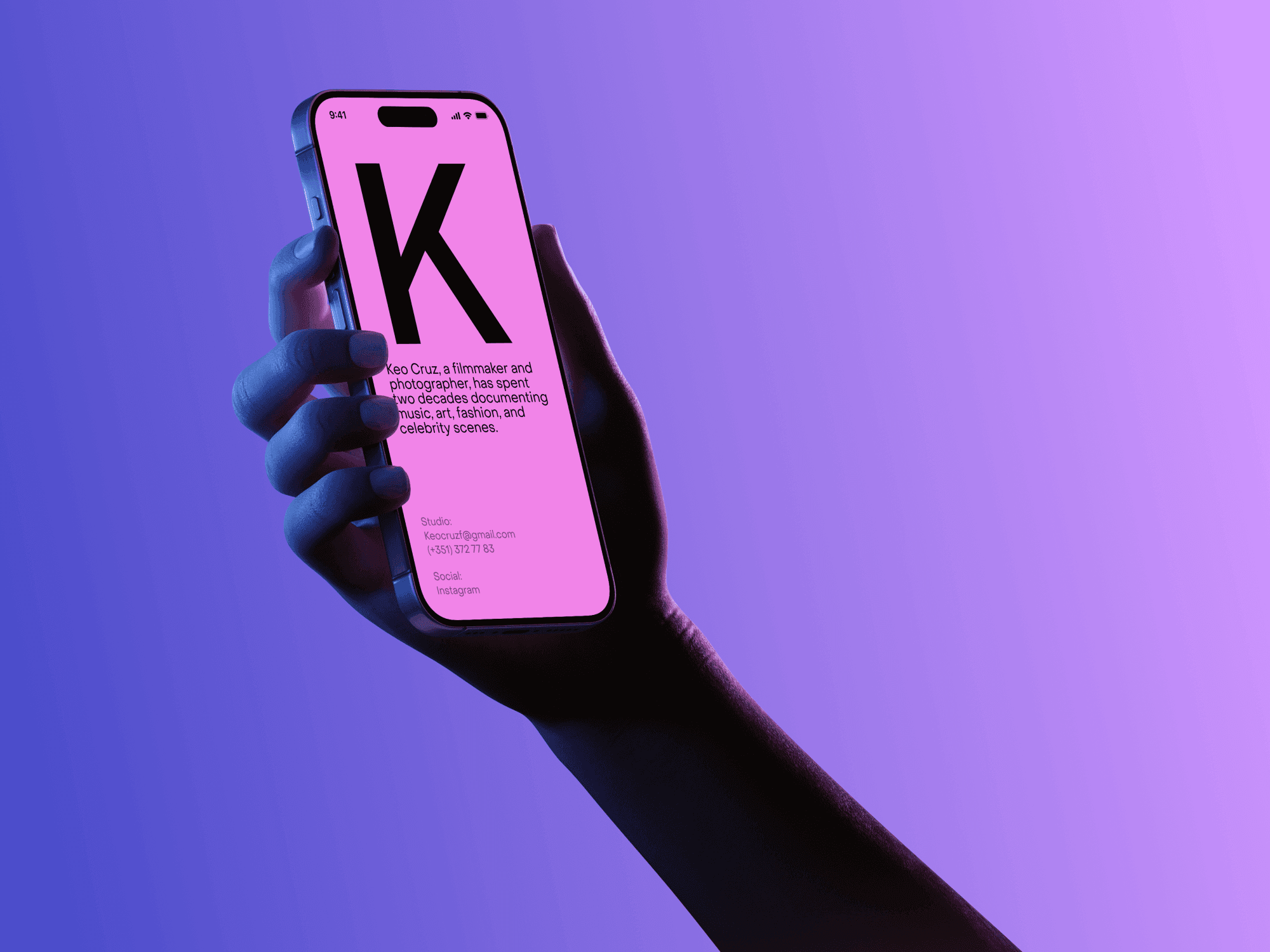 Person holding a smartphone with fingers resting on the sides